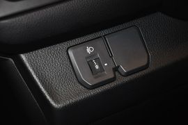 2012款起亚K2三厢1.4L