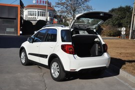 2013款铃木天语SX4酷锐1.6L自动运动型