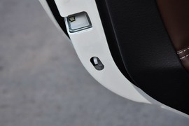 2013款铃木天语SX4酷锐1.6L自动运动型