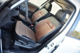 2013款铃木天语SX4酷锐1.6L自动运动型