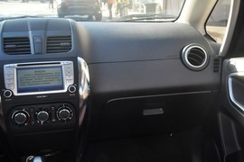 2013款铃木天语SX4酷锐1.6L自动运动型