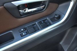 2013款铃木天语SX4酷锐1.6L自动运动型