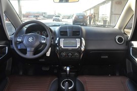 2013款铃木天语SX4酷锐1.6L自动运动型