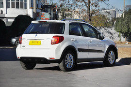 2013款铃木天语SX4酷锐1.6L自动运动型