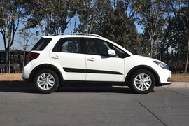 2013款铃木天语SX4酷锐1.6L自动运动型