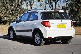 2013款铃木天语SX4酷锐1.6L自动运动型