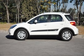 2013款铃木天语SX4酷锐1.6L自动运动型