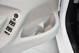 2014款雪铁龙全新爱丽舍1.6L手动时尚型