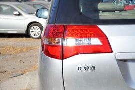 2013款比亚迪M6
