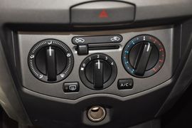 2013款日产骊威劲锐版1.6XL手动舒适型