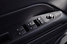 2014款Jeep指南者2.4L四驱运动版