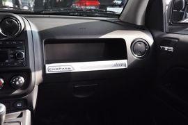 2014款Jeep指南者2.4L四驱运动版