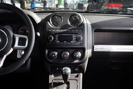 2014款Jeep指南者2.4L四驱运动版