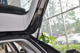 2013款比亚迪S6白金版2.0L手动尊贵型