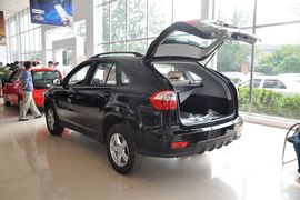 2013款比亚迪S6白金版2.0L手动尊贵型