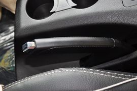 2013款比亚迪S6白金版2.0L手动尊贵型