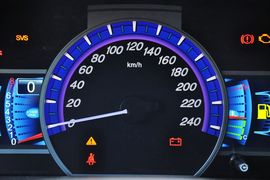 2013款比亚迪S6白金版2.0L手动尊贵型