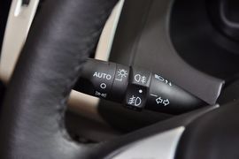 2013款比亚迪S6白金版2.0L手动尊贵型