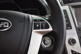 2013款比亚迪S6白金版2.0L手动尊贵型