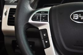 2013款比亚迪S6白金版2.0L手动尊贵型