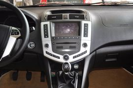 2013款比亚迪S6白金版2.0L手动尊贵型