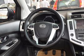 2013款比亚迪S6白金版2.0L手动尊贵型