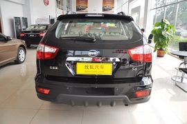 2013款比亚迪S6白金版2.0L手动尊贵型