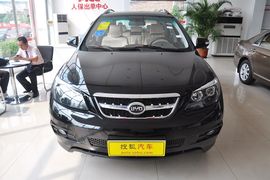 2013款比亚迪S6白金版2.0L手动尊贵型