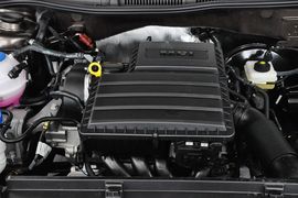 2013款大众朗行1.6L手动舒适型