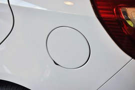 2012款起亚K2两厢1.6L