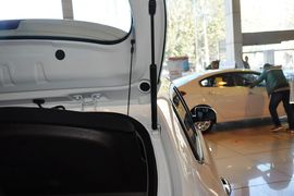 2012款起亚K2两厢1.6L