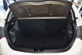 2012款起亚K2两厢1.6L