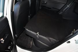 2012款起亚K2两厢1.6L