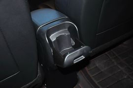 2012款起亚K2两厢1.6L