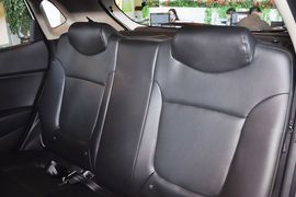 2012款起亚K2两厢1.6L