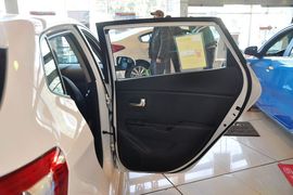 2012款起亚K2两厢1.6L