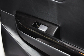 2012款起亚K2两厢1.6L