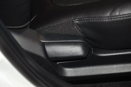 2012款起亚K2两厢1.6L