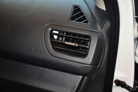 2012款起亚K2两厢1.6L