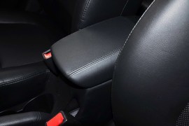 2012款起亚K2两厢1.6L