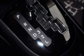 2012款起亚K2两厢1.6L