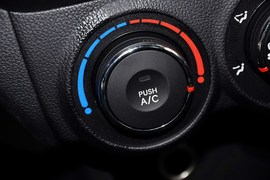 2012款起亚K2两厢1.6L