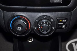 2012款起亚K2两厢1.6L