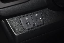 2012款起亚K2两厢1.6L