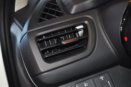 2012款起亚K2两厢1.6L