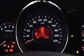 2012款起亚K2两厢1.6L