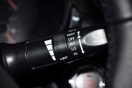 2012款起亚K2两厢1.6L