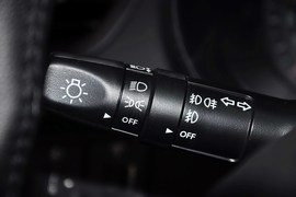 2012款起亚K2两厢1.6L