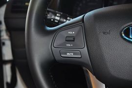 2012款起亚K2两厢1.6L