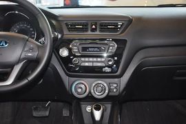 2012款起亚K2两厢1.6L